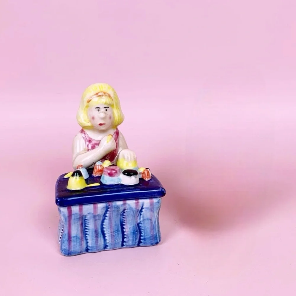 OCI Omnibus Vintage 1980’s Beauty Bar Salt Shaker